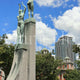 Estatua desnuda de Midosuji “Himno Verde”