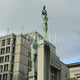 Estatua desnuda de Midosuji “Himno Verde”