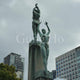 Estatua desnuda de Midosuji “Himno Verde”